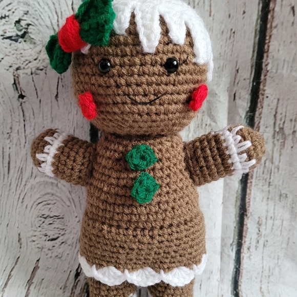 New Gingerbread Girl Christmas Amigurumi Decor - Picture 10 of 16